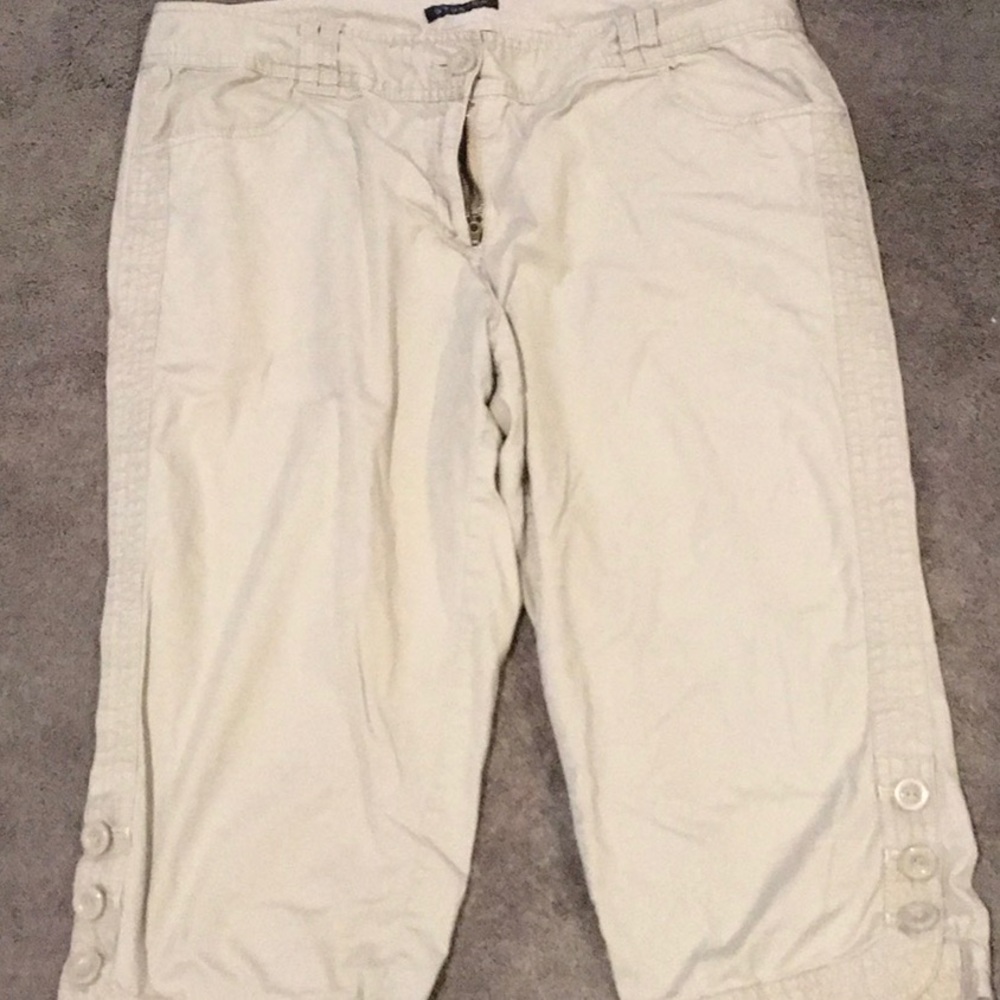 Tan capris